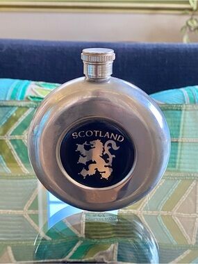 Hip Flask Round Stainless Steel w Raised Scotland Rampant Lion Emblem 5oz.